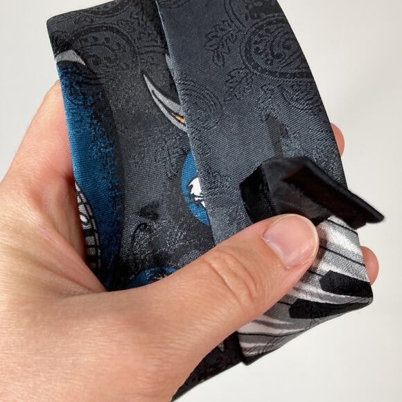 Looney Tunes Bugs Bunny Piano Necktie - Picture 5 of 5